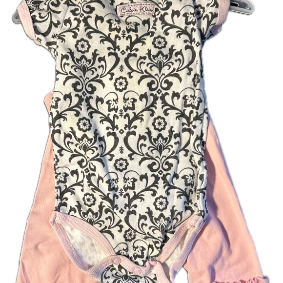 Calvin Klein Onsie set x3 bonus Gymboree leggings - Picture 3 of 4